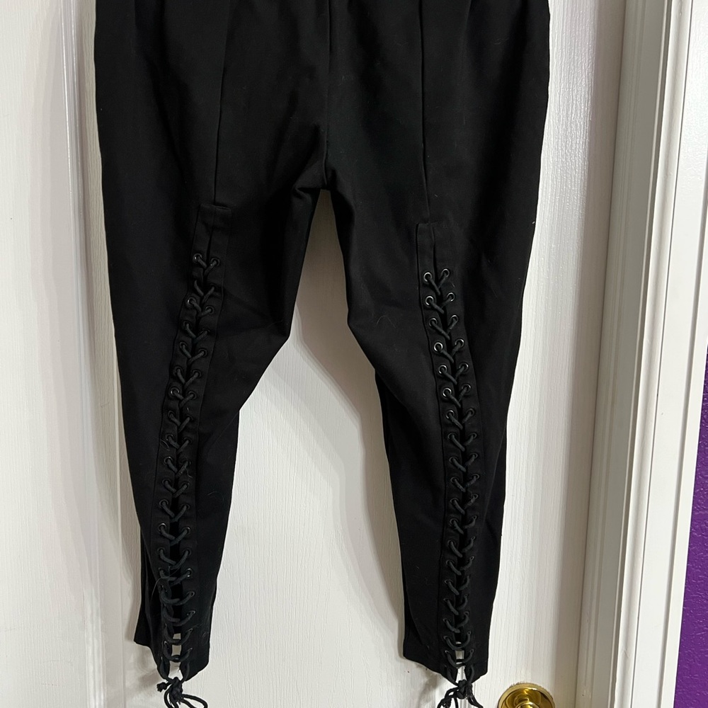 Torrid size 1 lace up studio leggings